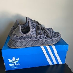Adidas deerupt athletic shoes